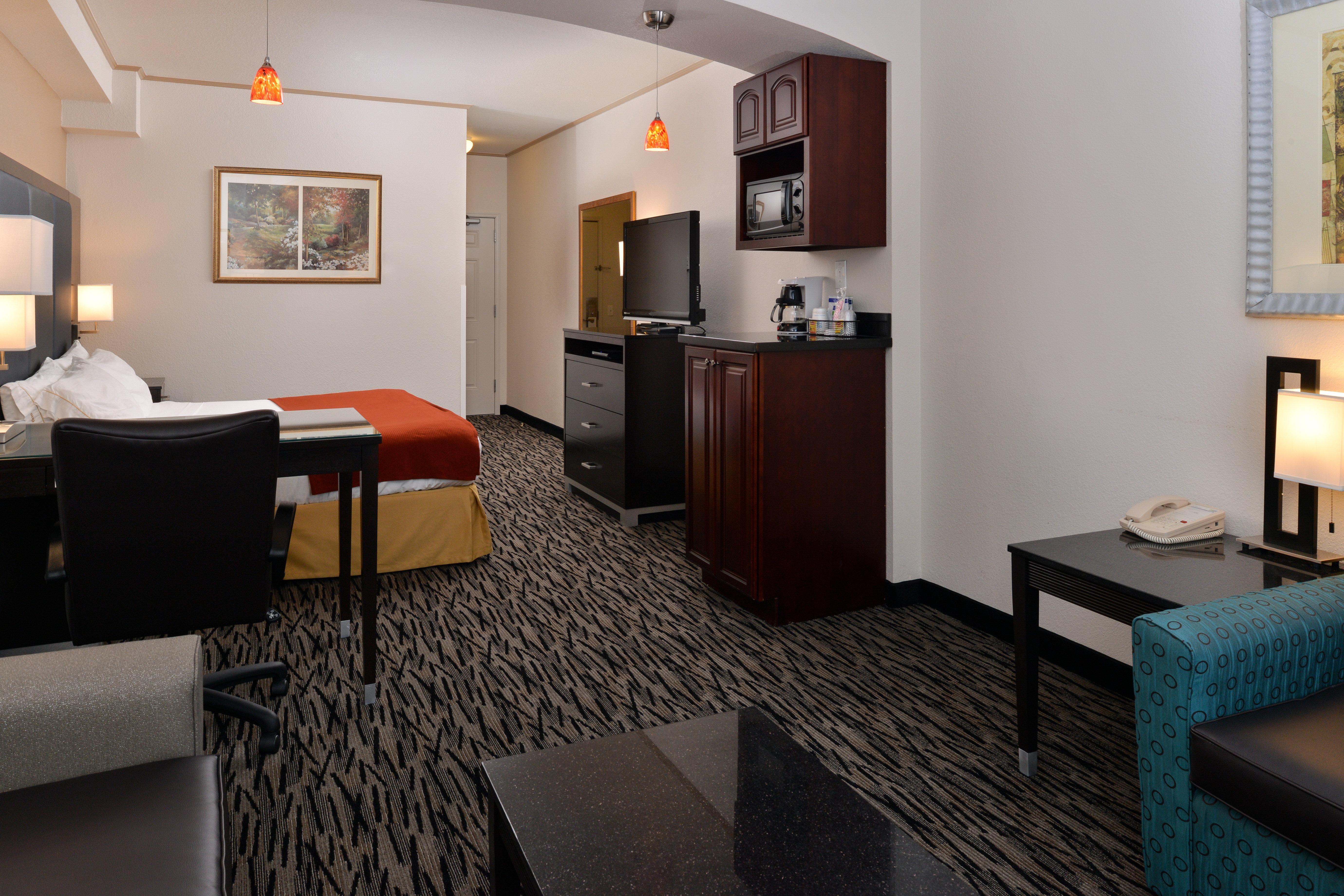 Holiday Inn Express & Suites Tacoma South - Lakewood By Ihg Exterior foto