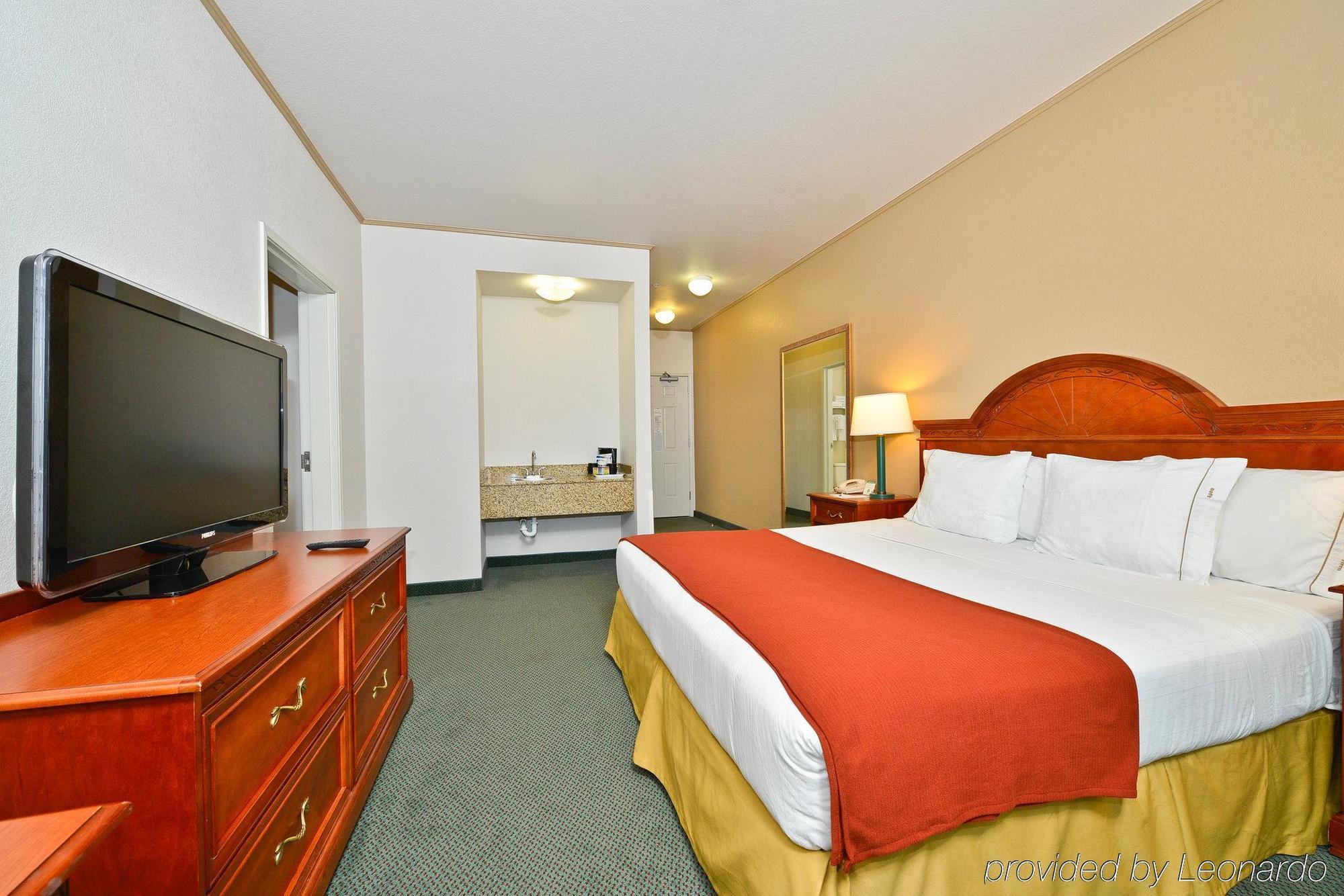 Holiday Inn Express & Suites Tacoma South - Lakewood By Ihg Exterior foto