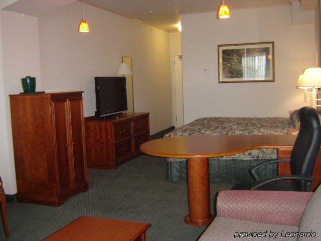 Holiday Inn Express & Suites Tacoma South - Lakewood By Ihg Habitación foto